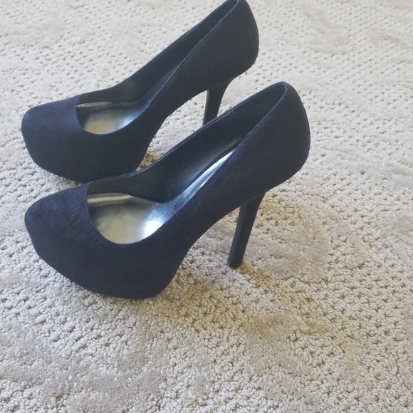 Heels - Picture 2 of 4